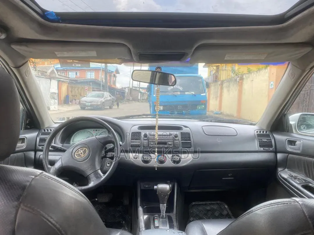 Toyota Camry 2004 Gold