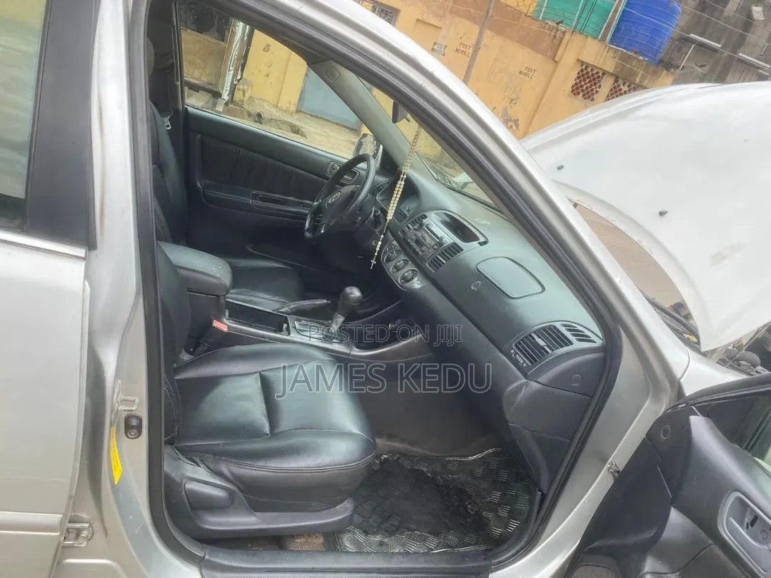 Toyota Camry 2004 Gold