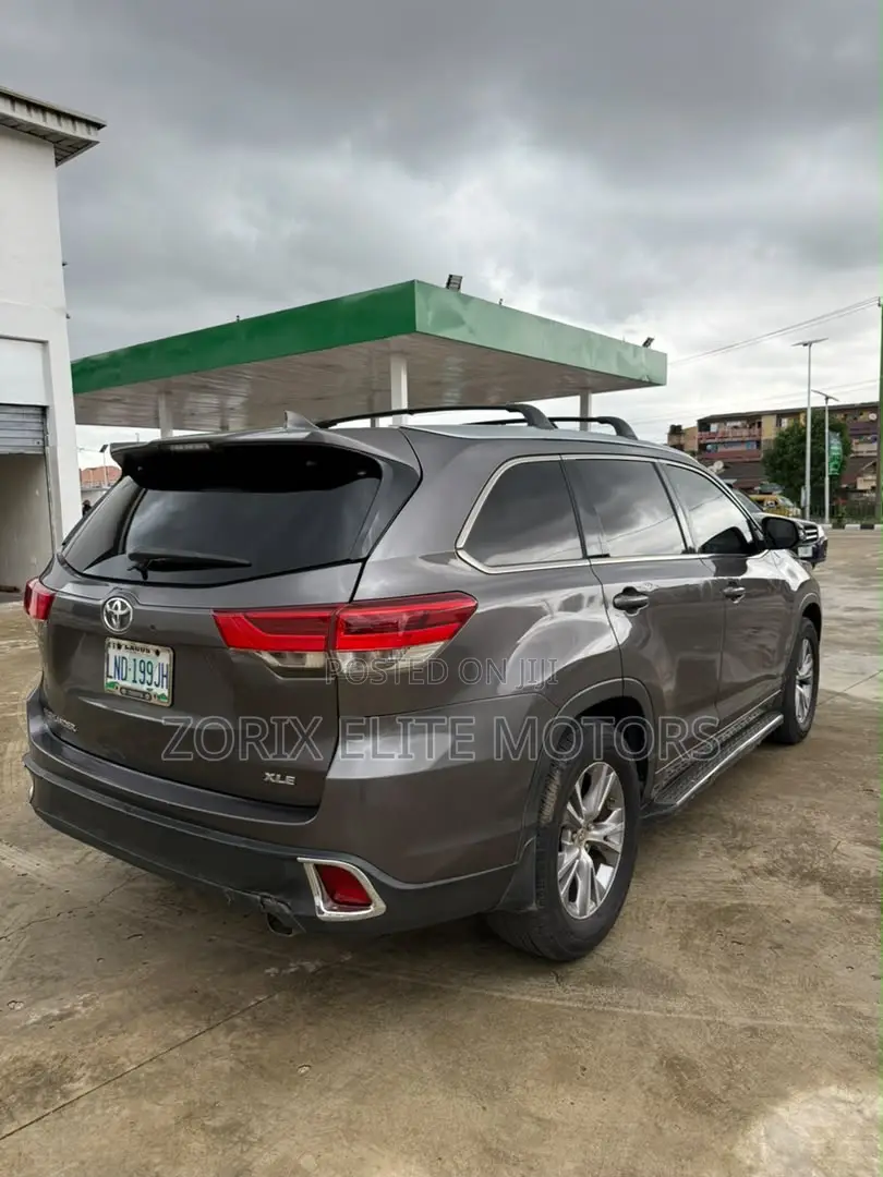 Toyota Highlander 2015 Gray