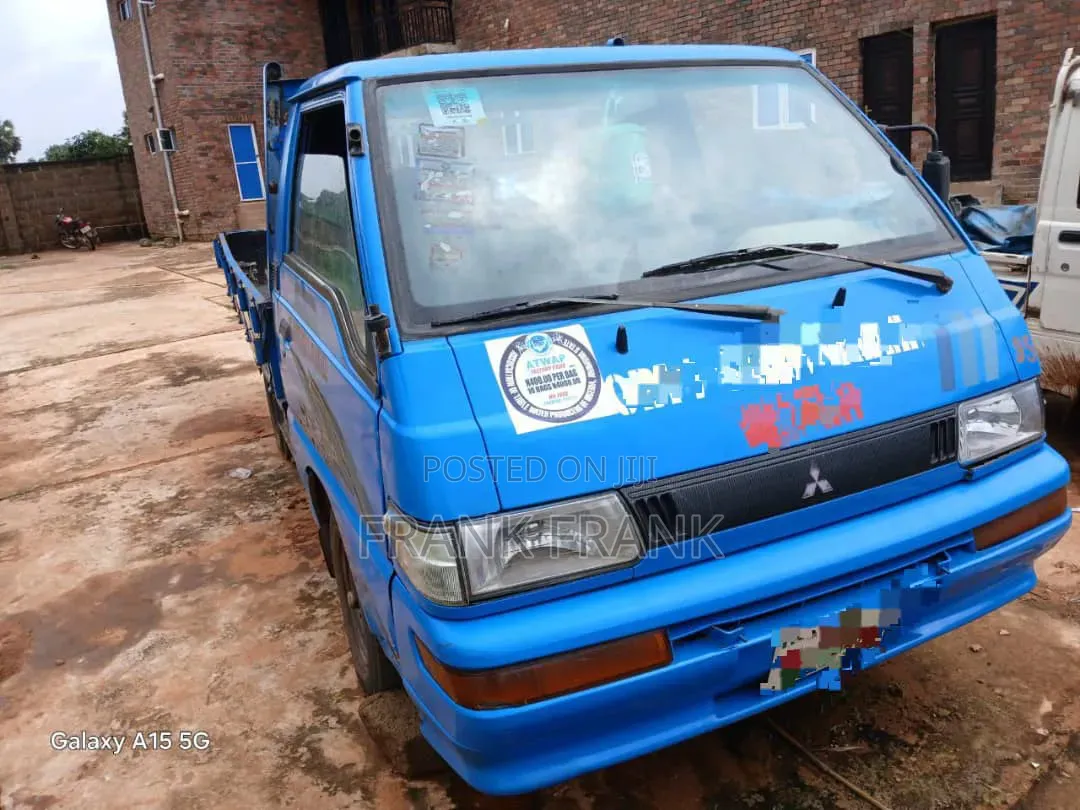 Delica Pickup 2004 Model Blue