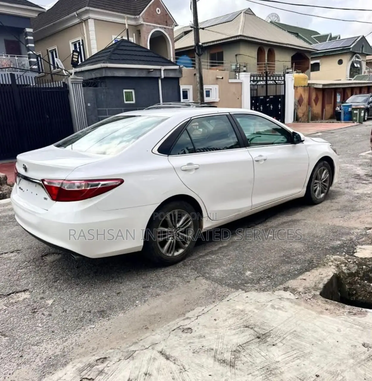 Toyota Camry SE 4dr Sedan (2.5L 4cyl 6A) 2015 White