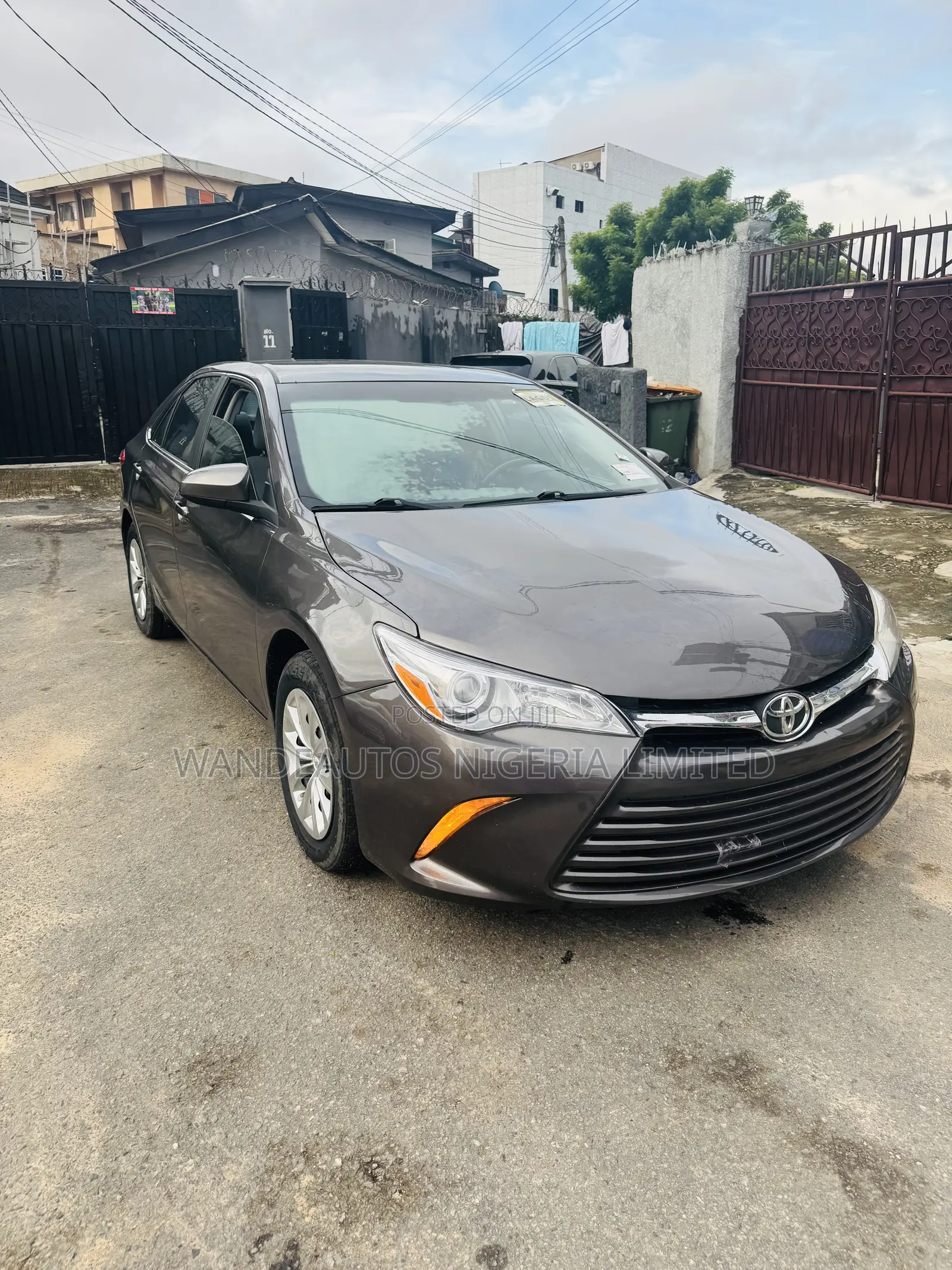 Toyota Camry LE 4dr Sedan (2.5L 4cyl 6A) 2016 Gray