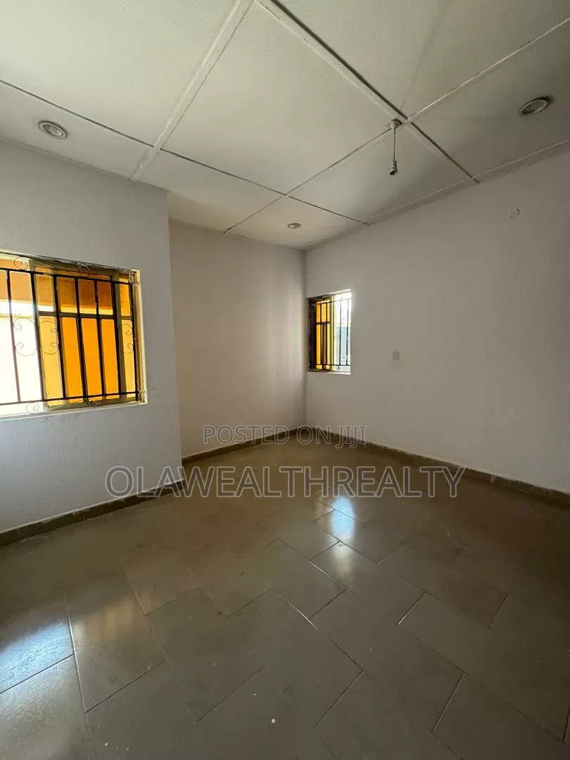 3bdrm Bungalow in Okebadan Estate, Akobo for rent
