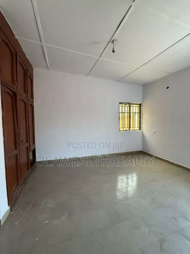 3bdrm Bungalow in Okebadan Estate, Akobo for rent