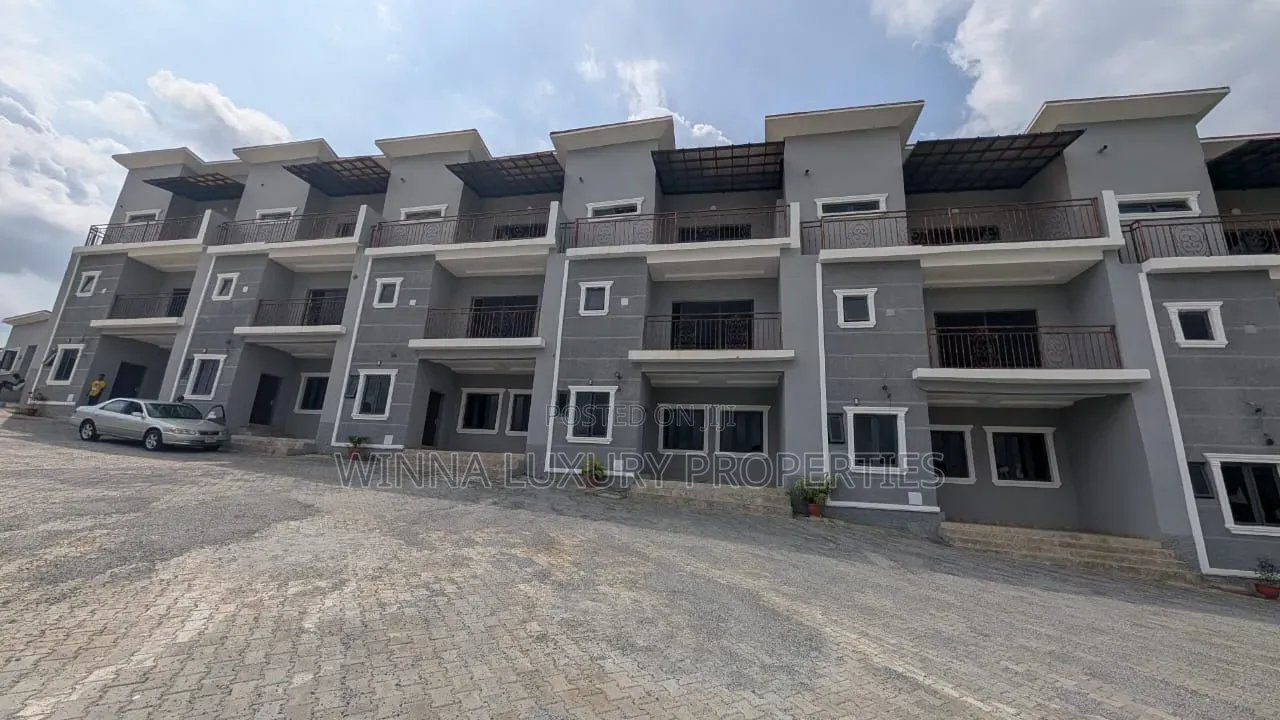 20bdrm Townhouse / Terrace in Gudu for rent