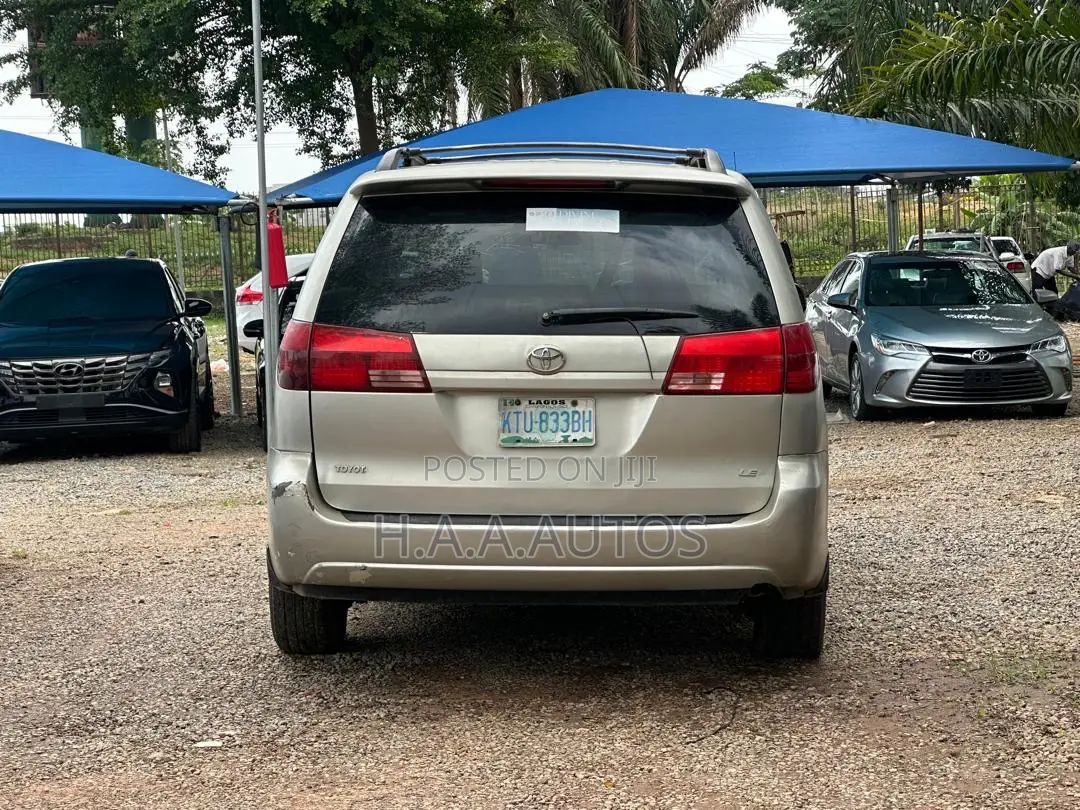 Toyota Sienna 2005 Gold