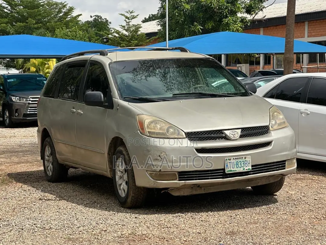 Toyota Sienna 2005 Gold