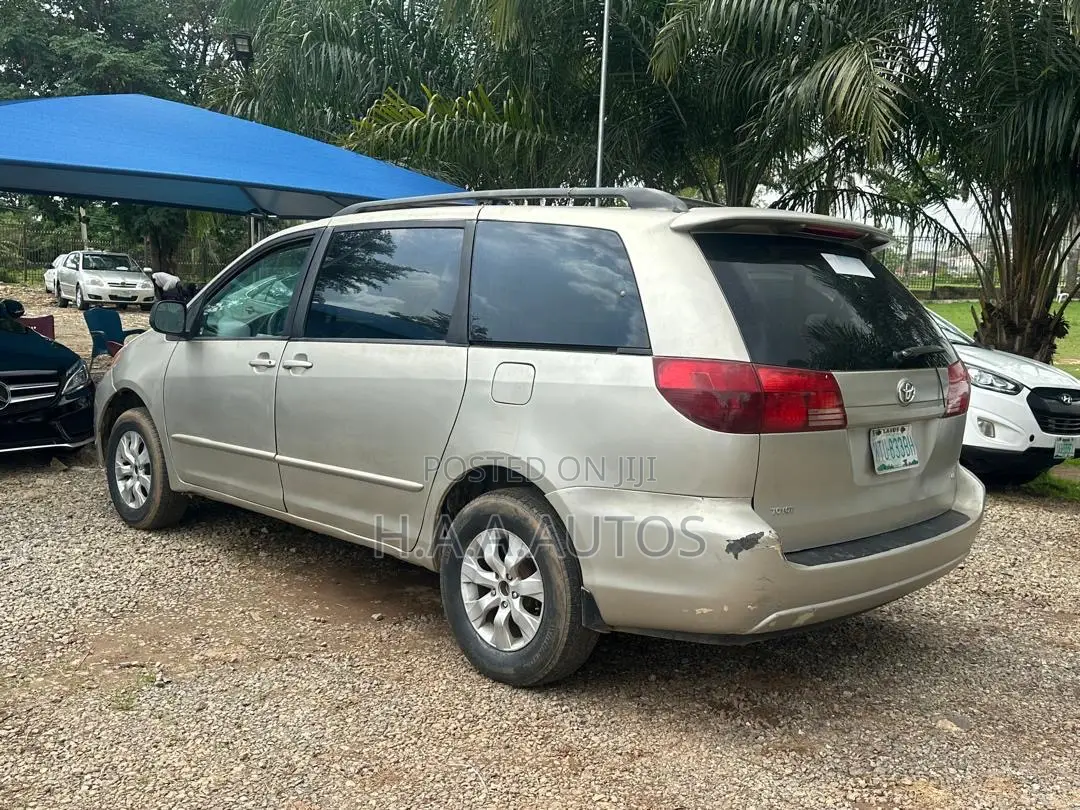 Toyota Sienna 2005 Gold