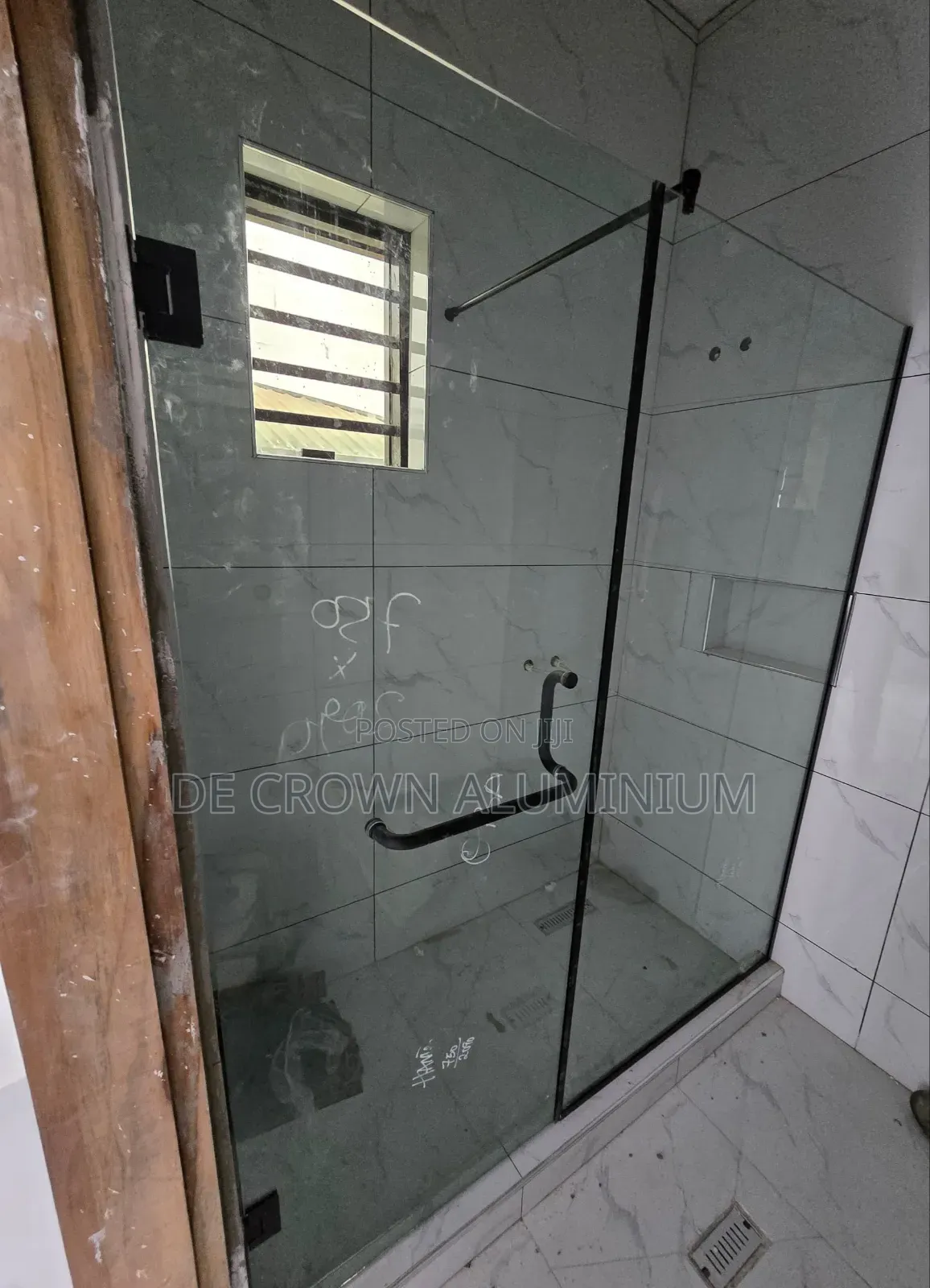 Luxury 10mm Tempered Glass Shower Cubicle – Black Finish