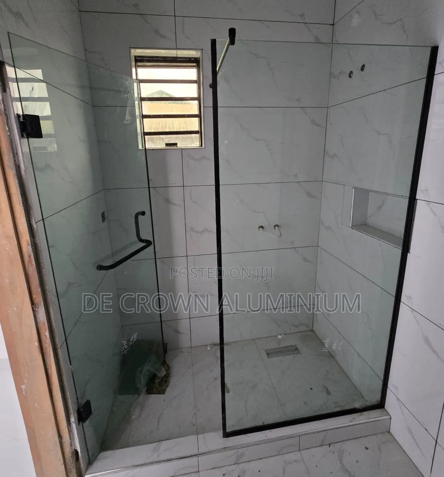 Luxury 10mm Tempered Glass Shower Cubicle – Black Finish