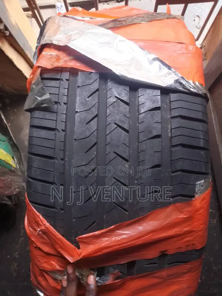 295 35 R21 and 305 30 R20 Michelin.Non China