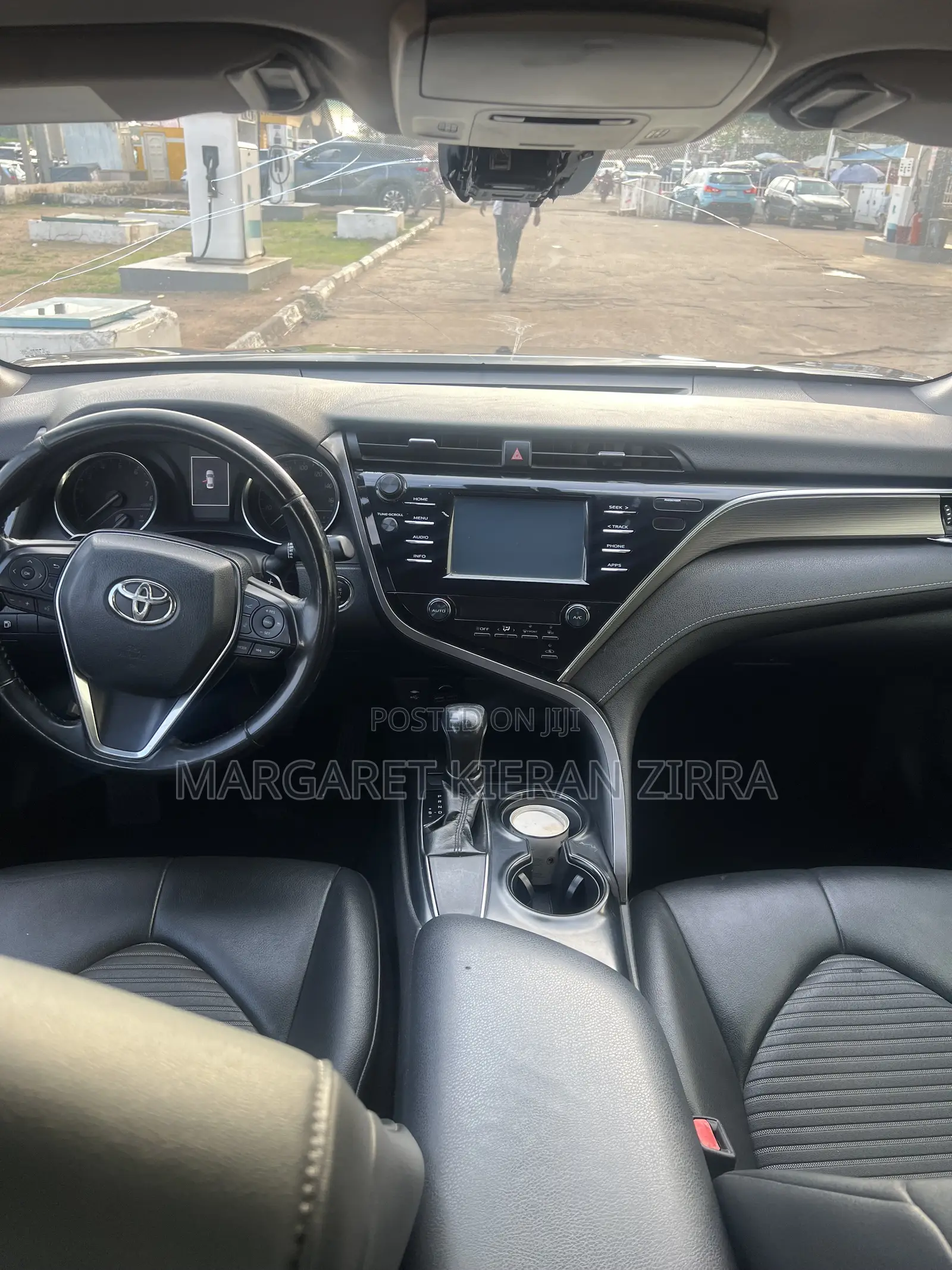 Toyota Camry SE FWD (2.5L 4cyl 8AM) 2018 Black