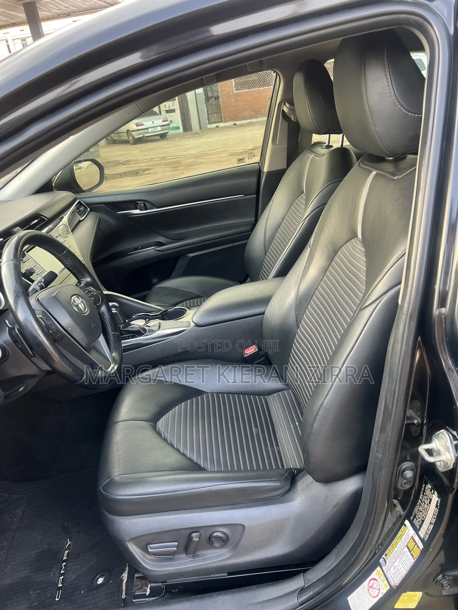 Toyota Camry SE FWD (2.5L 4cyl 8AM) 2018 Black