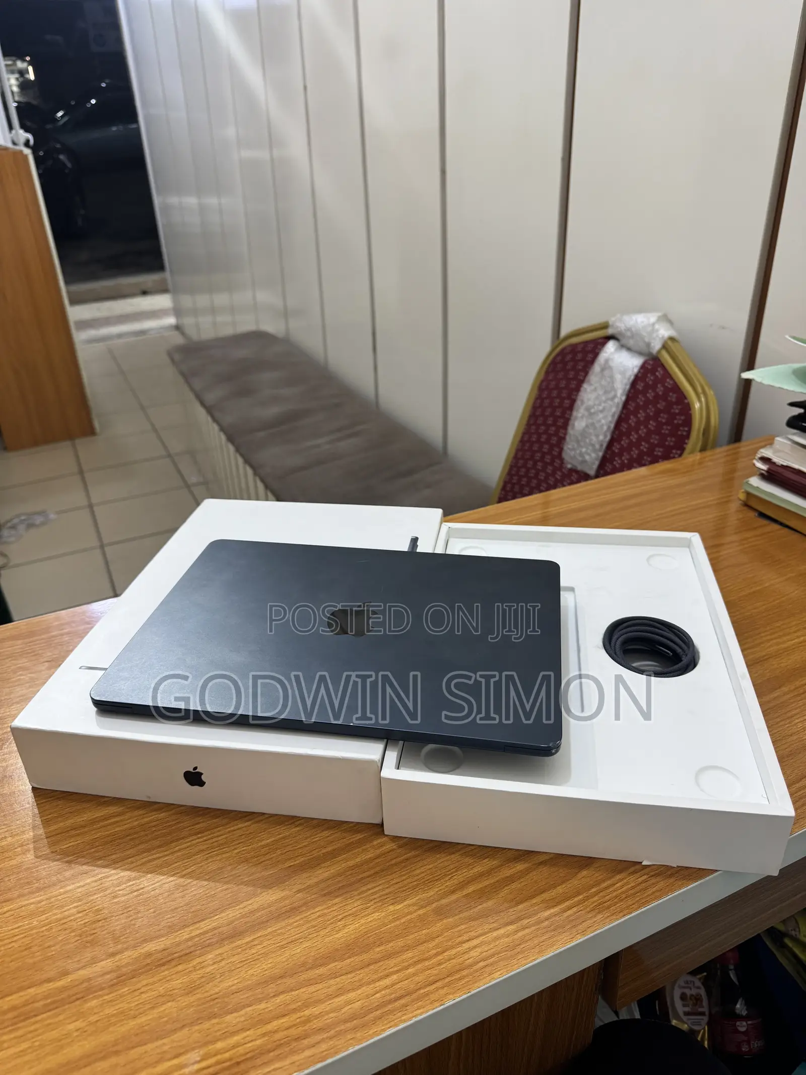 Laptop Apple MacBook Air 2022 M2 8GB Apple M2 SSD 256GB