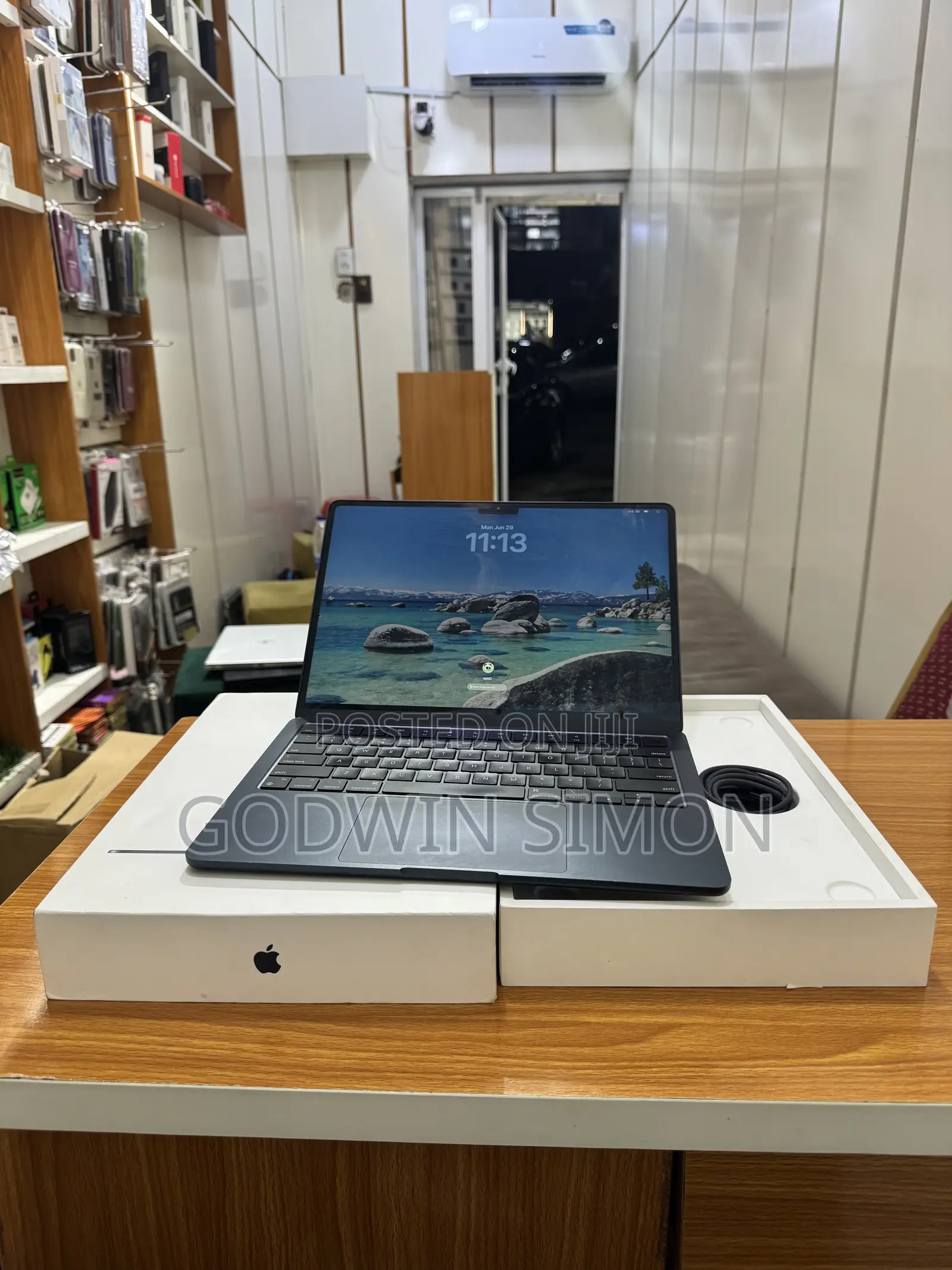 Laptop Apple MacBook Air 2022 M2 8GB Apple M2 SSD 256GB