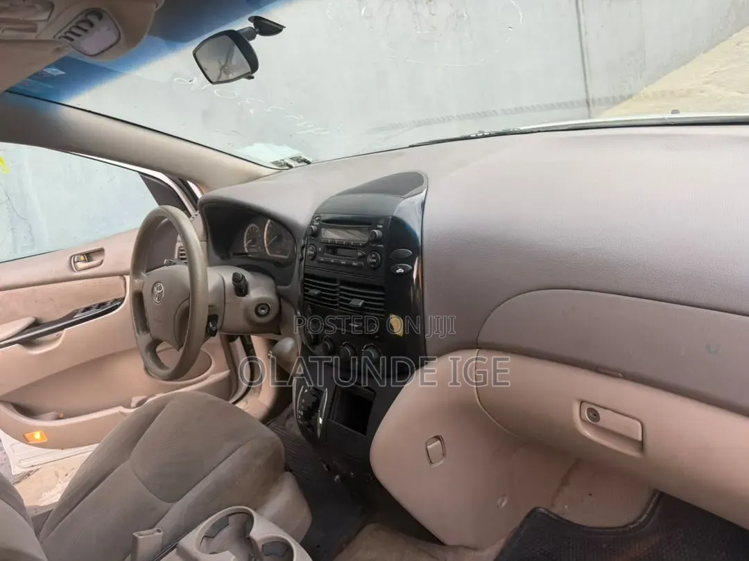 Toyota Sienna 2005 White
