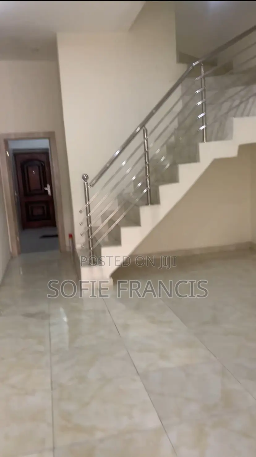 3bdrm Duplex in Vgc for rent