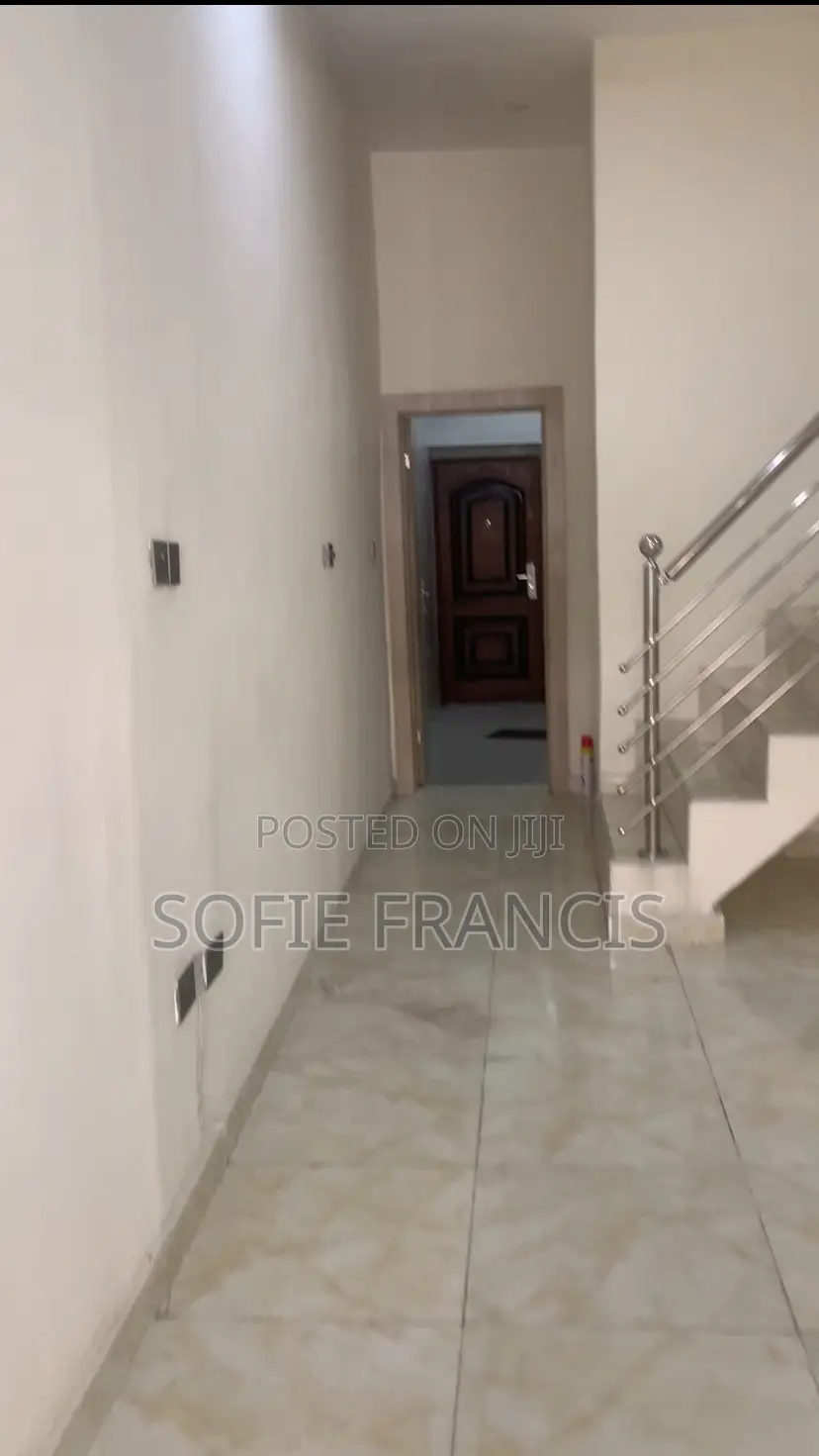 3bdrm Duplex in Vgc for rent