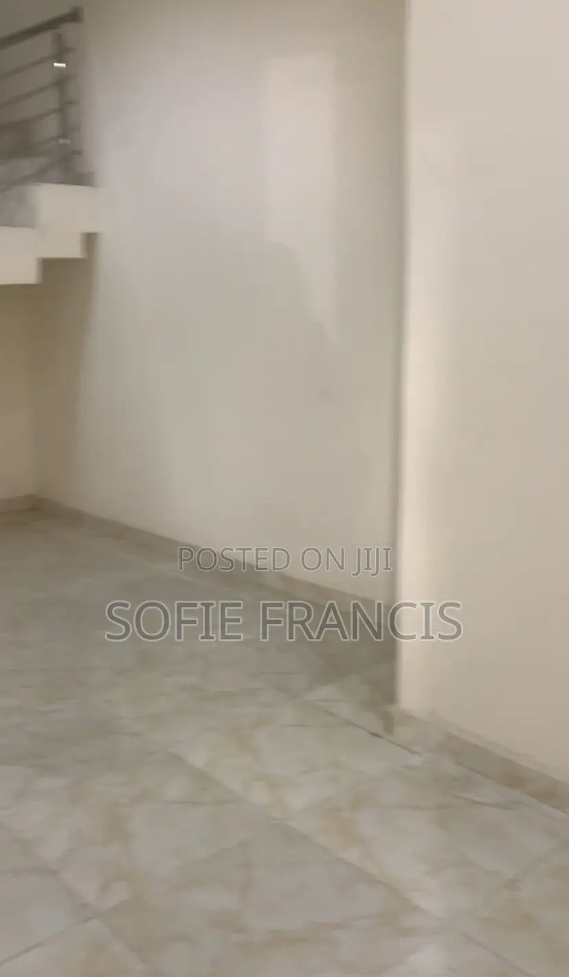 3bdrm Duplex in Vgc for rent