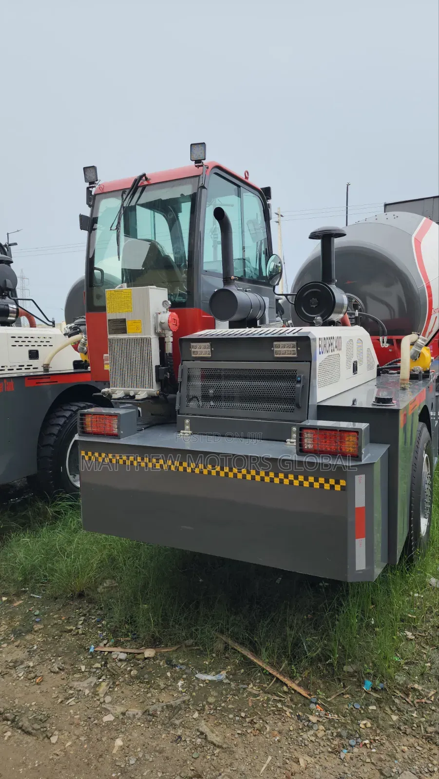 Brand New 4 Cubic Mobile Self-Loader Concrete Mixer
