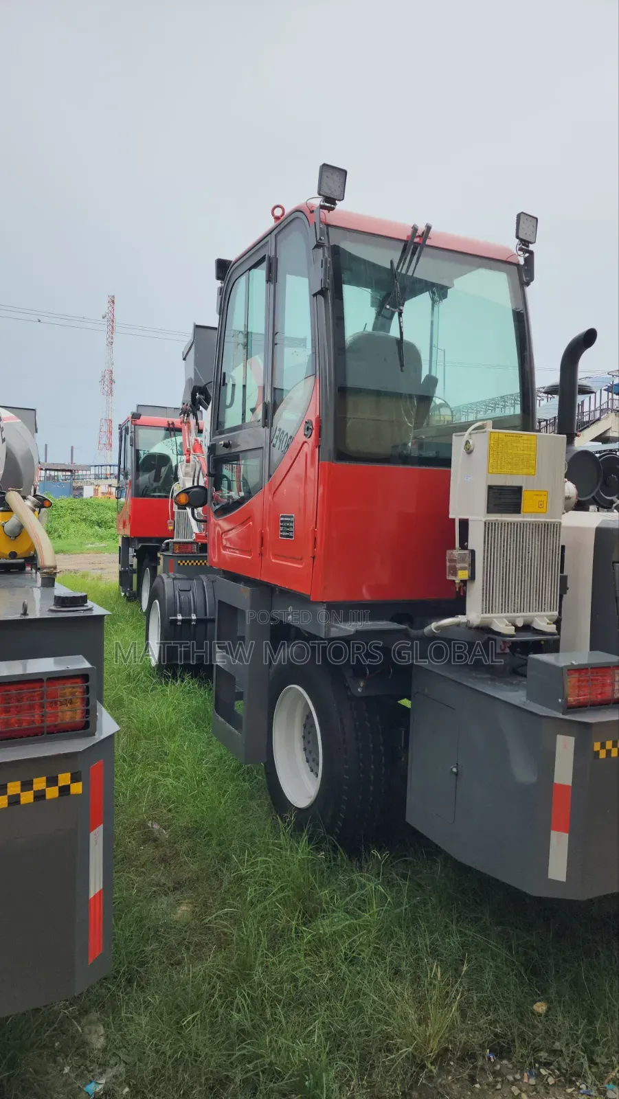 Brand New 4 Cubic Mobile Self-Loader Concrete Mixer