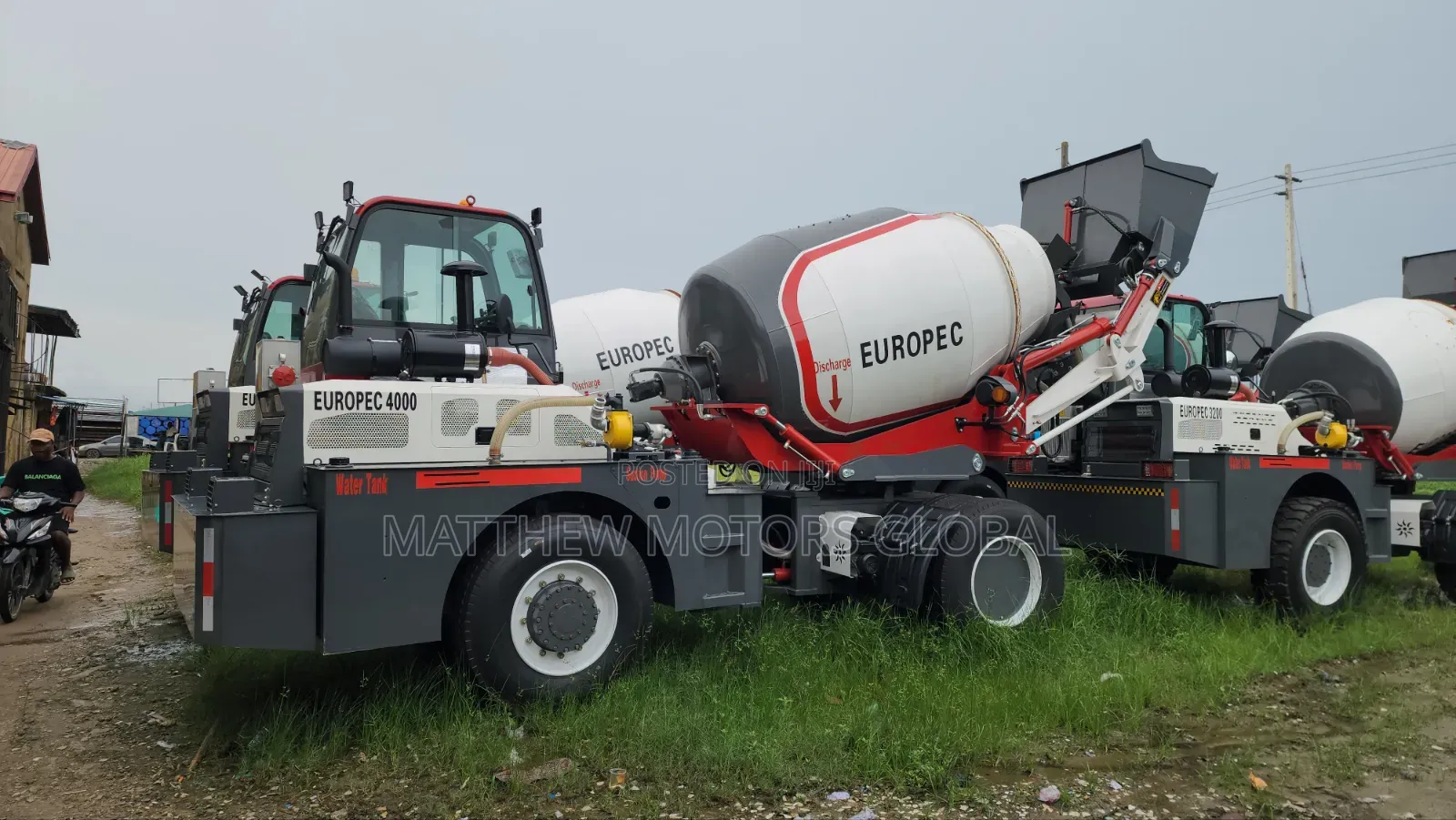 Brand New 4 Cubic Mobile Self-Loader Concrete Mixer