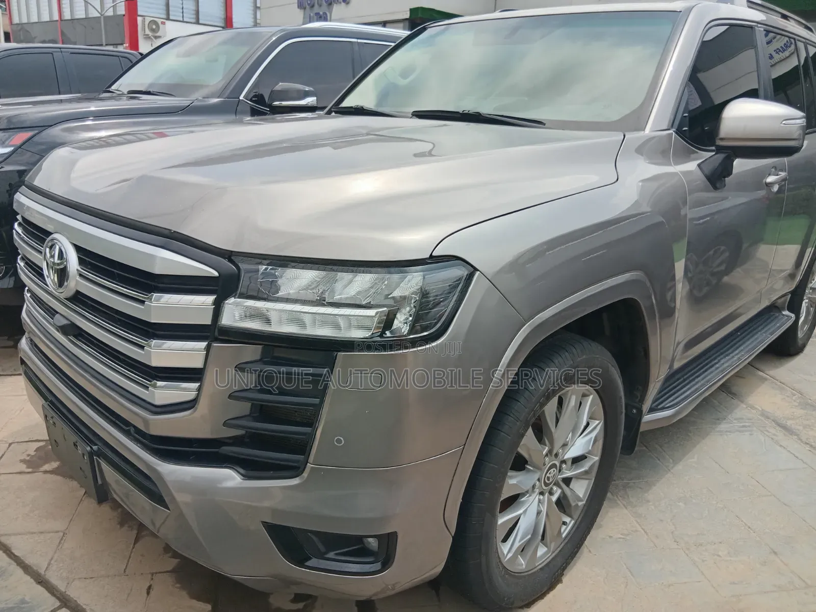 Toyota Land Cruiser LC300 2024 Gold