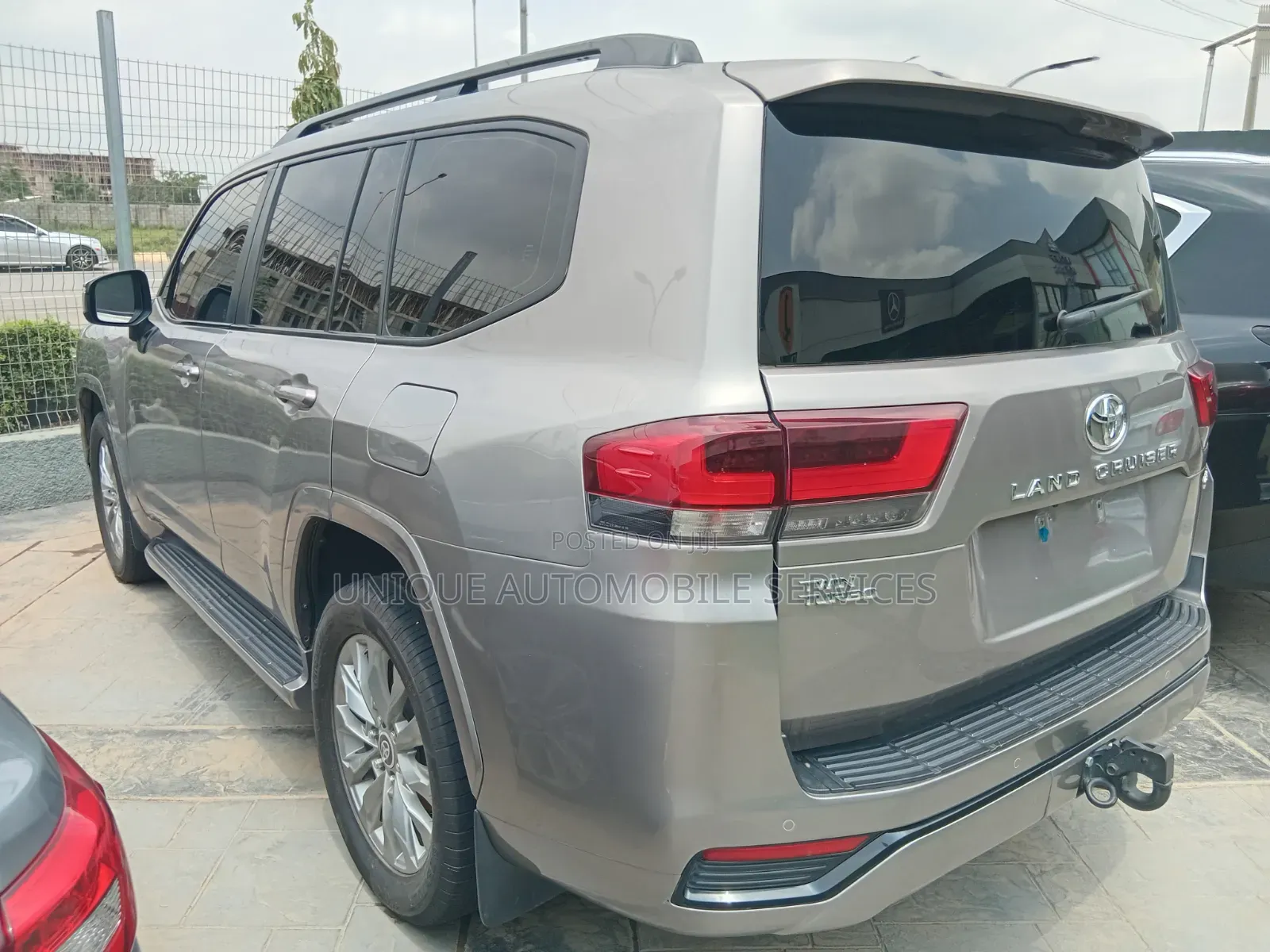 Toyota Land Cruiser LC300 2024 Gold