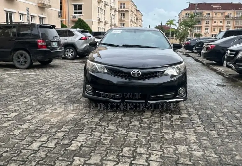 Toyota Camry SE 4dr Sedan (2.5L 4cyl 6A) 2013 Black
