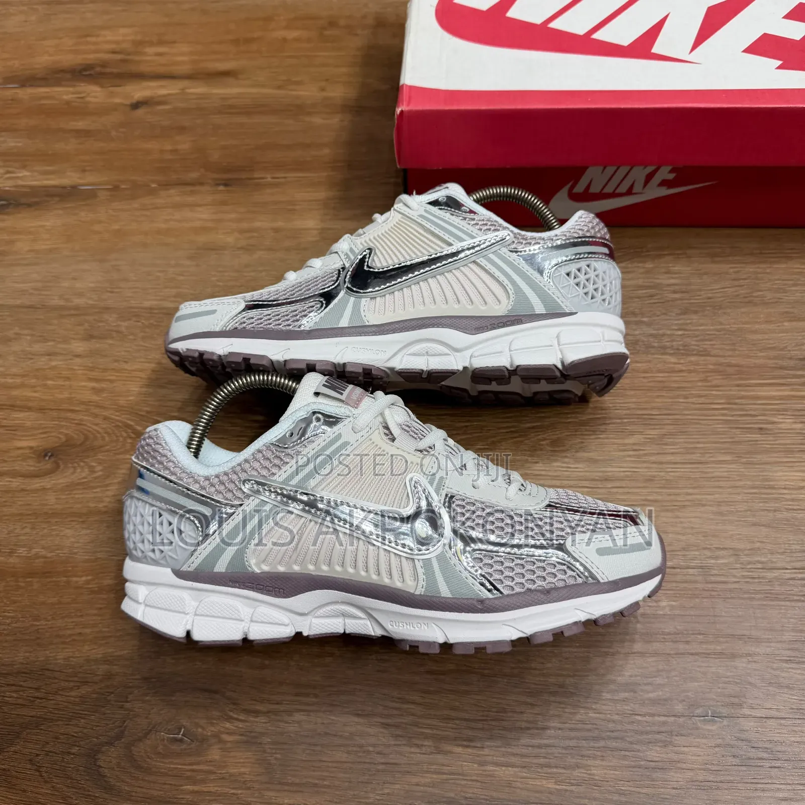 *NEW INNIKE VOMERO 5 Metallic Silver Platinum Sneeakers