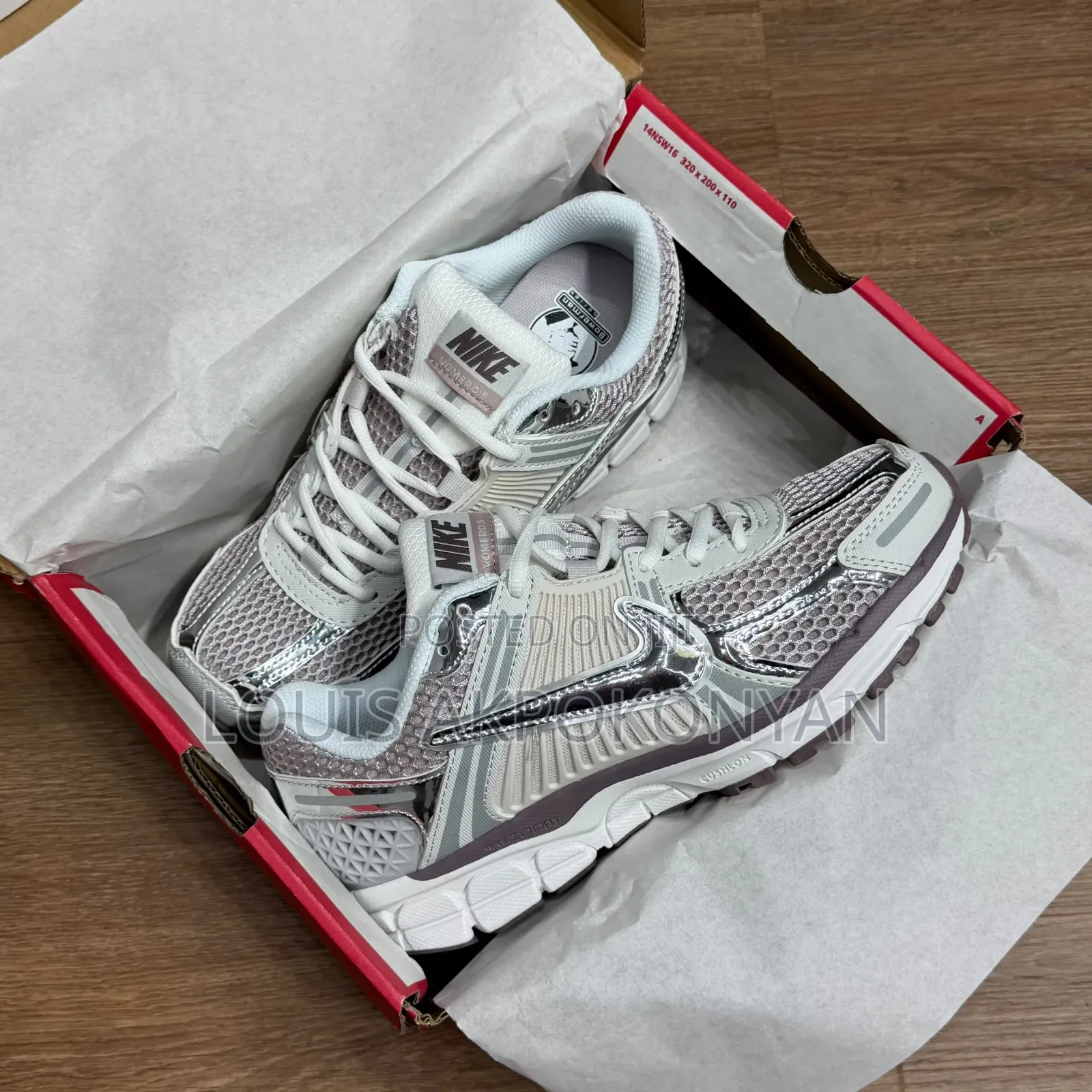 *NEW INNIKE VOMERO 5 Metallic Silver Platinum Sneeakers