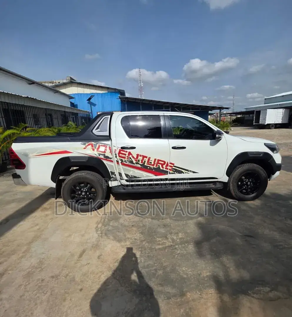 Toyota Hilux 2021 White