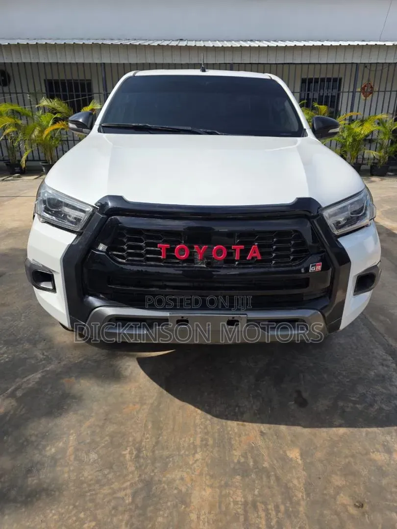 Toyota Hilux 2021 White
