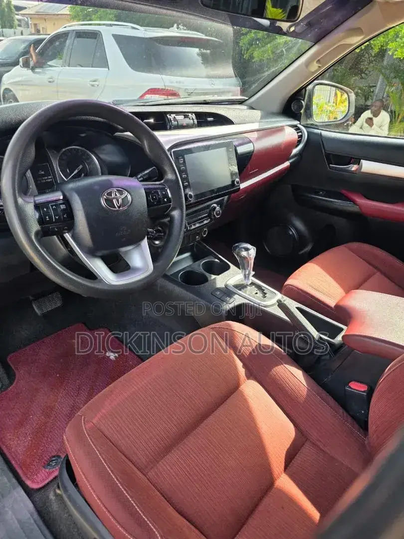 Toyota Hilux 2021 White