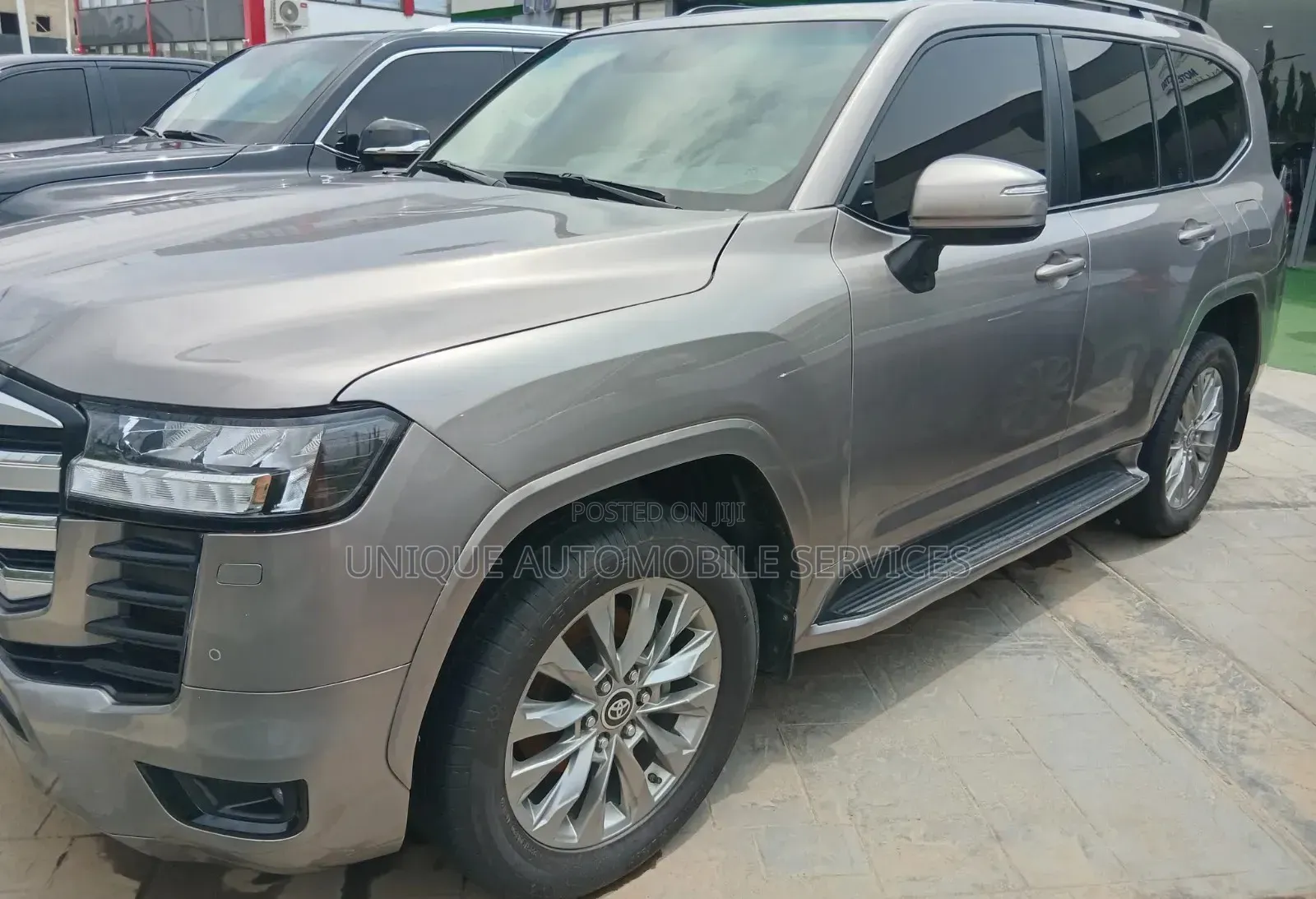 Toyota Land Cruiser LC300 2024 Gold