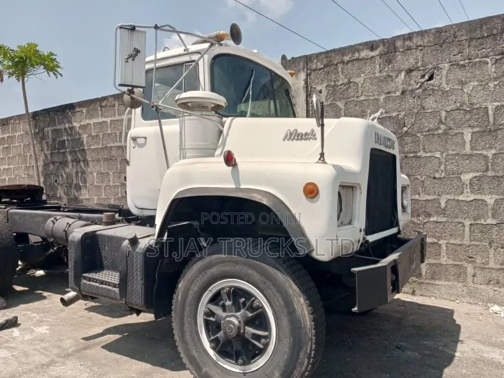 Mack Tractor Head