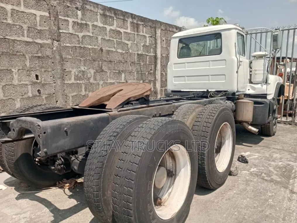 Mack Tractor Head