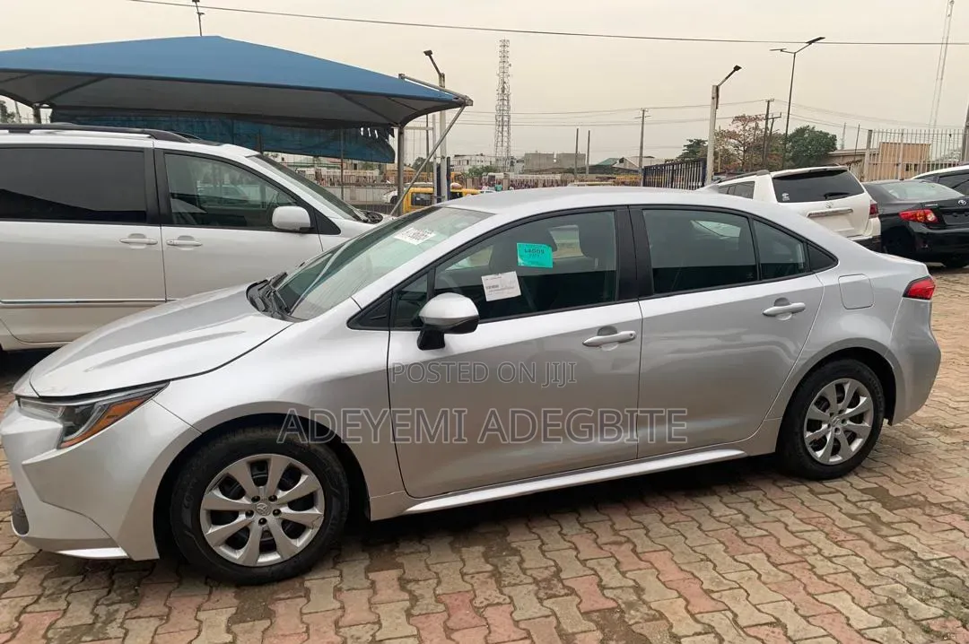 Toyota Corolla 2021 Silver