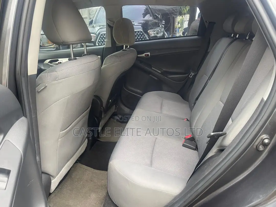 Toyota Matrix S Hatchback AWD (2.4L 4cyl 4A) 2011 Gray