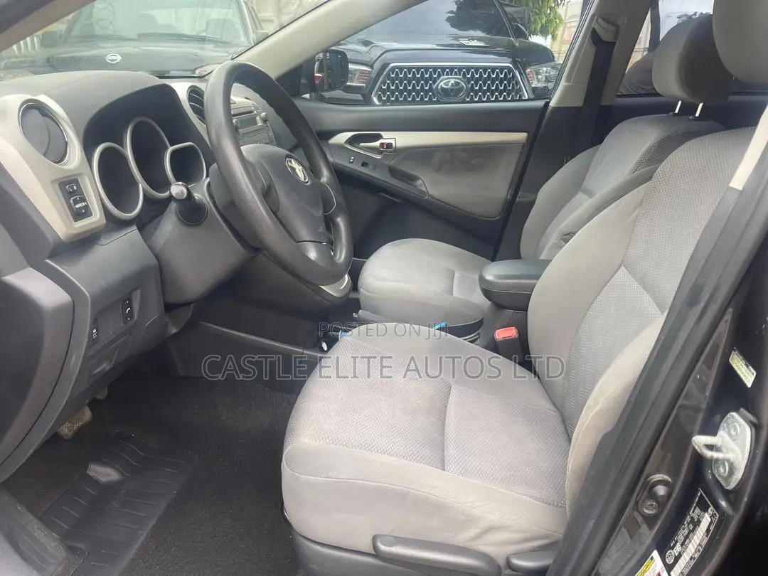 Toyota Matrix S Hatchback AWD (2.4L 4cyl 4A) 2011 Gray