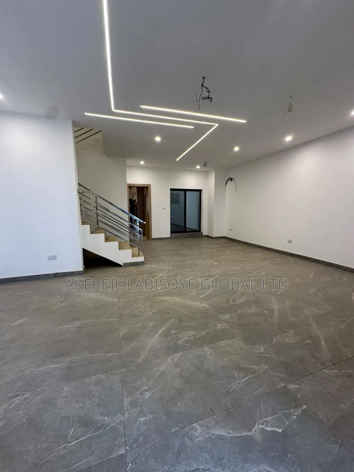 4bdrm Duplex in Lifecamp for sale