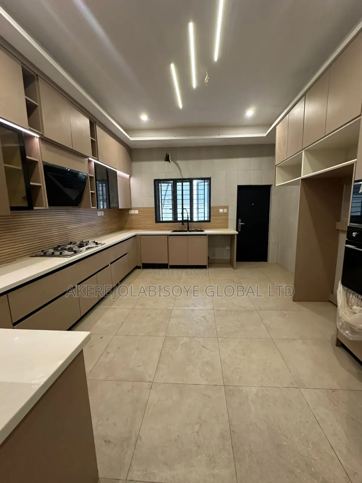 4bdrm Duplex in Lifecamp for sale
