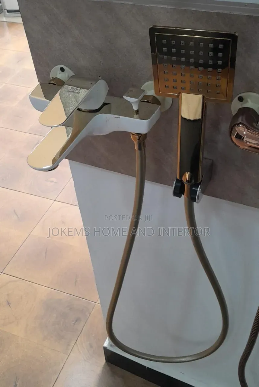 Chrome Wall-Mounted Bath Shower Mixer With Hand Shower