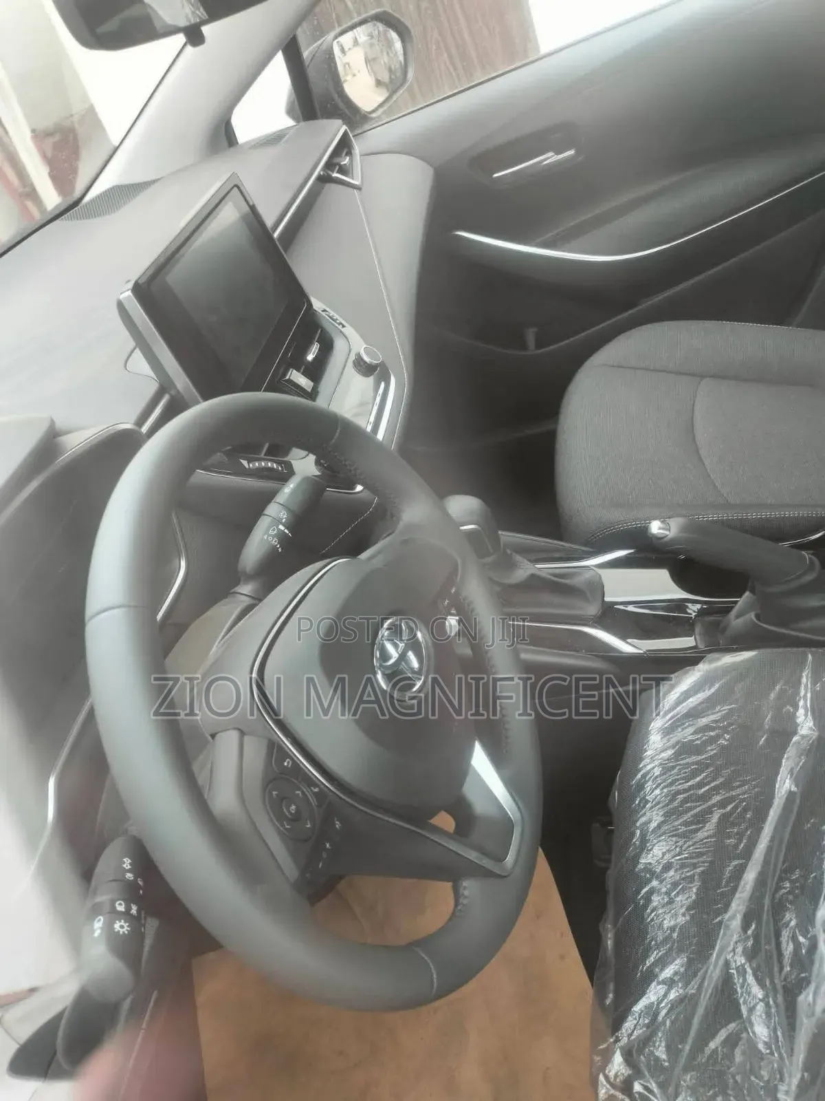 New Toyota Corolla Hybrid XLE 2025 Black