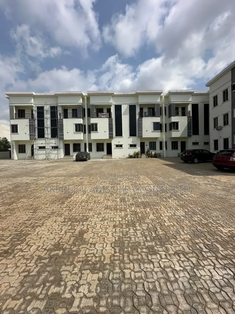 4bdrm Duplex in Lifecamp Abuja for sale