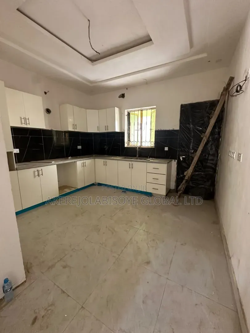 4bdrm Duplex in Lifecamp Abuja for sale