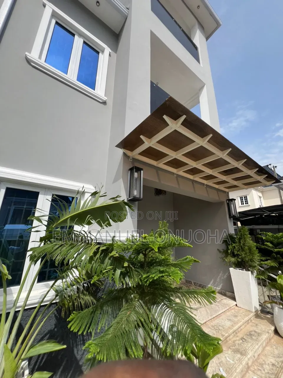 Wall-Mounted Sunshade