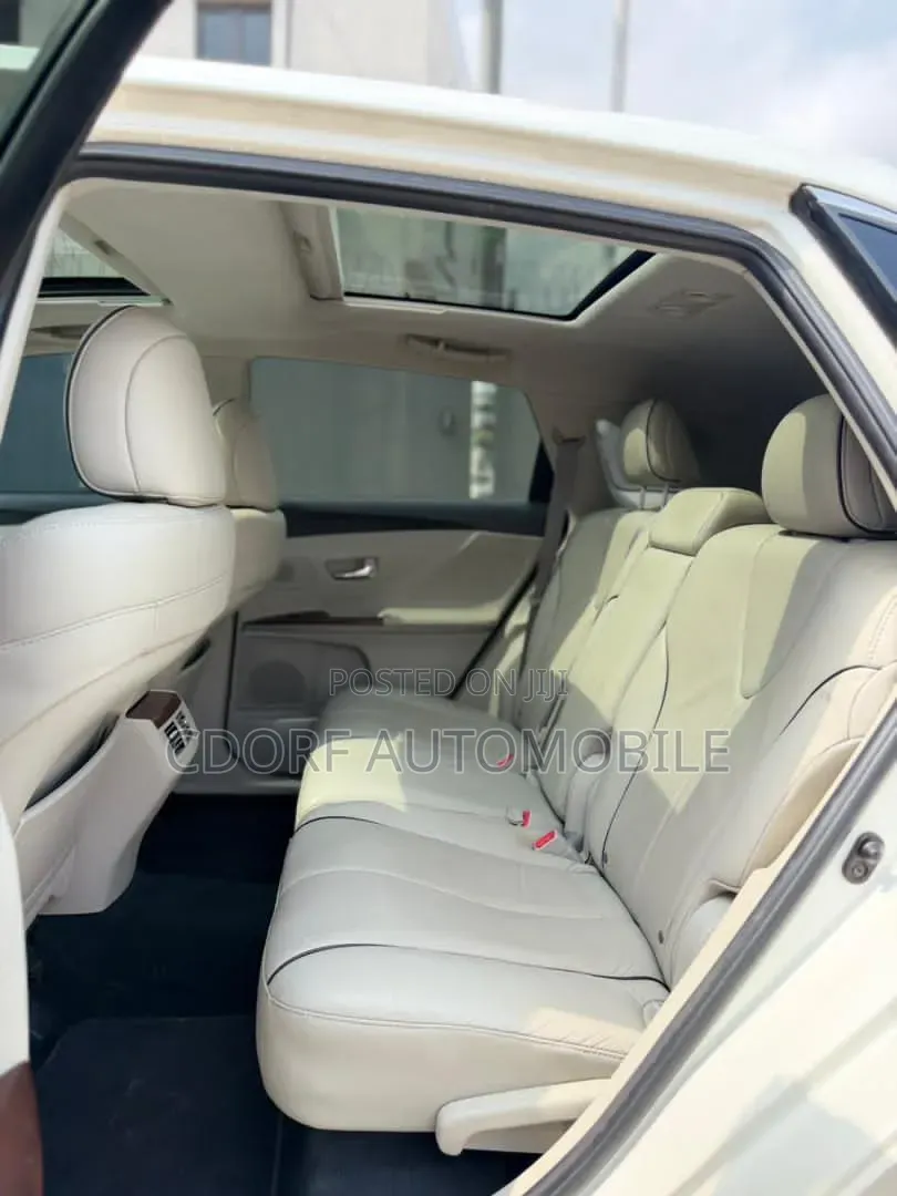 Toyota Venza V6 AWD 2010 White