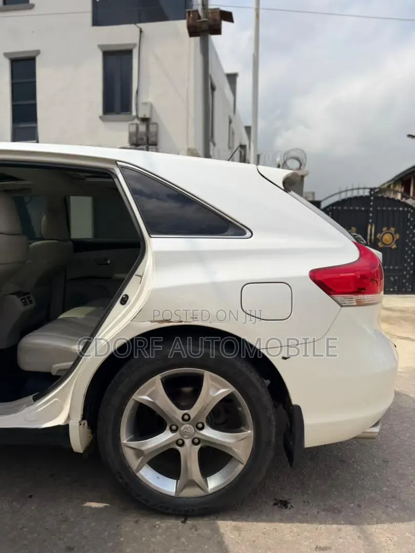 Toyota Venza V6 AWD 2010 White
