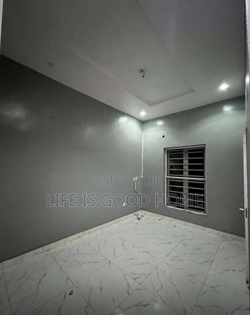 1bdrm Room & Parlour in Grace Court, Chevron for rent